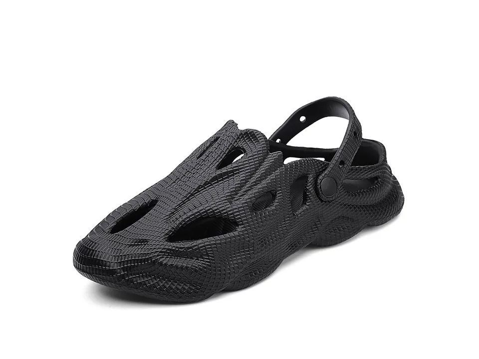 A single black EVA foam clog.