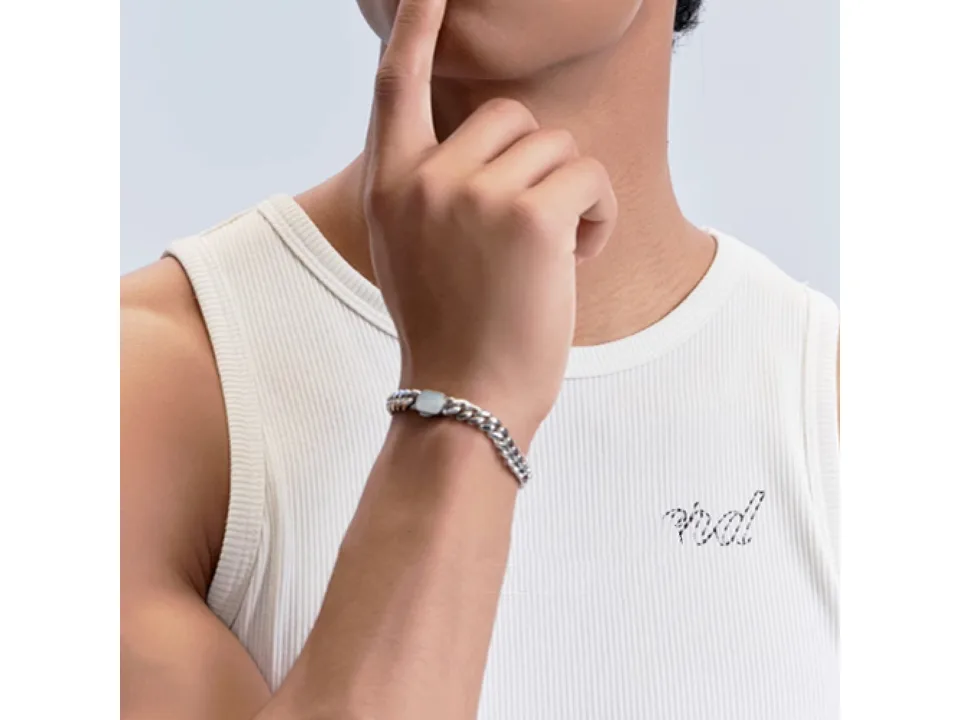A person wearing the silver Cuban link bracelet on their wrist.