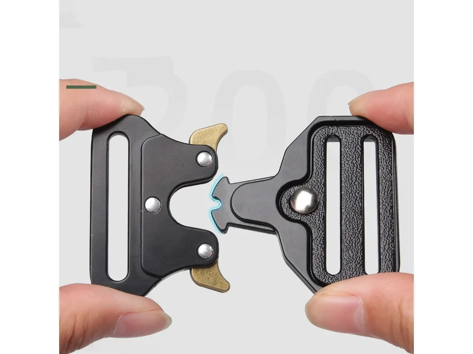 Close-up of the metal quick-release buckle mechanism for the tactical dog collar.