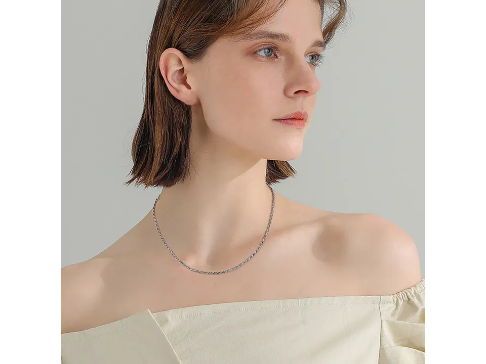 A woman wearing a silver rope chain necklace.