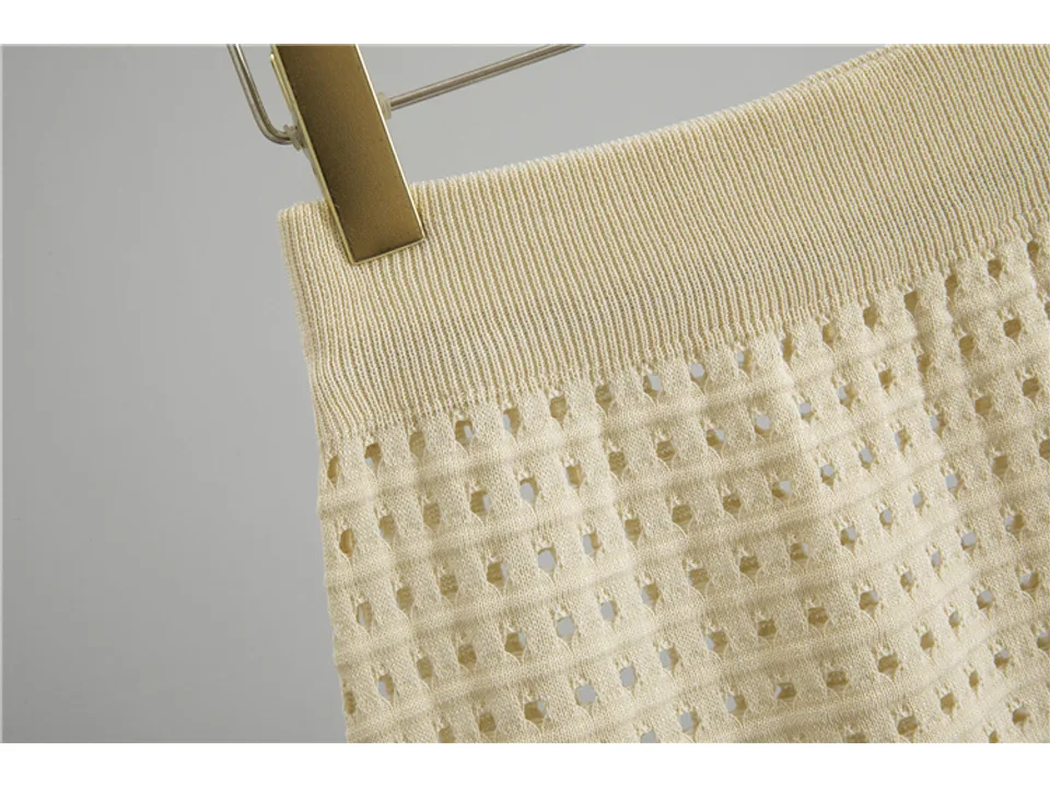 Close-up of the cream knitted skirt waistband.