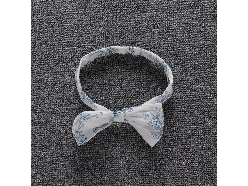 Close-up of the matching floral headband.