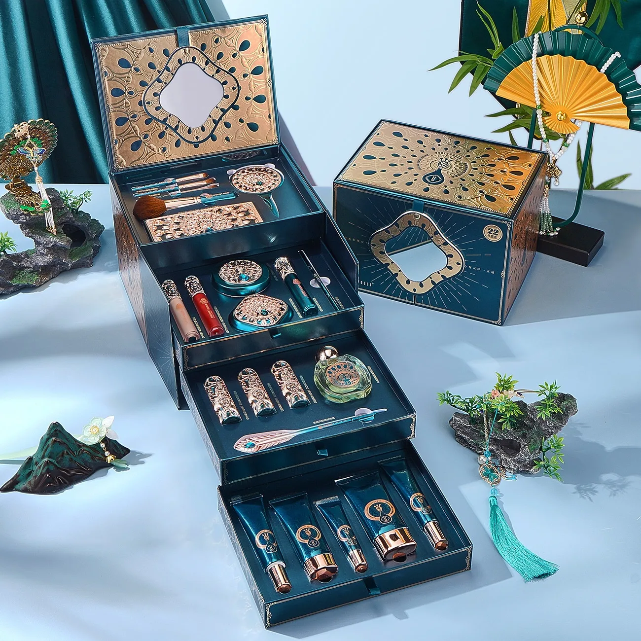 22-Piece Oriental Style Makeup and Skincare Gift Set with Vanity Mirror and Cosmetic Brushes — Suit